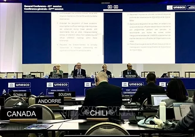 អង្គការយូណេស្កូបានអនុម័តសេចក្តីសម្រេចមួយដើម្បីអបអរសាទរខួបលើកទី 300 នៃកំណើតនៃតារាវប្បធម៌ Le Quy Don ។ UNESCO thông qua Nghị quyết kỷ niệm 300 năm ngày sinh Danh nhân văn hóa Lê Quý Đôn