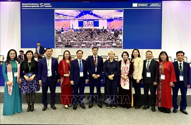 អង្គការយូណេស្កូបានអនុម័តសេចក្តីសម្រេចមួយដើម្បីអបអរសាទរខួបលើកទី 300 នៃកំណើតនៃតារាវប្បធម៌ Le Quy Don ។ UNESCO thông qua Nghị quyết kỷ niệm 300 năm ngày sinh Danh nhân văn hóa Lê Quý Đôn