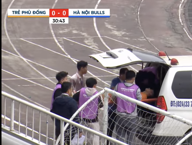 Cầu thủ trẻ bất ngờ ngã quỵ, co giật tại Giải Hạng ba 2025 - Ảnh 2.