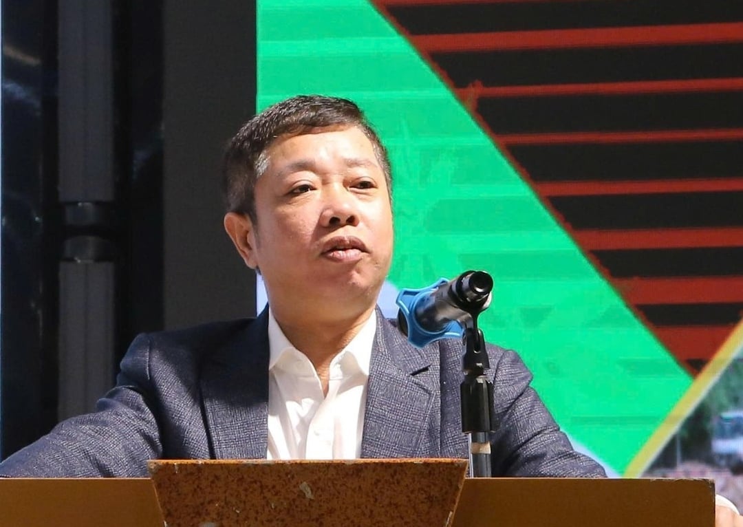 Ο κ. Nguyen Duc Cuong - Αναπληρωτής Διευθυντής του Τμήματος Γεωργίας και Περιβάλλοντος της επαρχίας Thanh Hoa, συζήτησε στο εργαστήριο. Φωτογραφία: Thanh Tam. Ông Nguyễn Đức Cường - Phó Giám đốc Sở NN-MT tỉnh Thanh Hóa thảo luận tại hội thảo. Ảnh: Thanh Tâm.