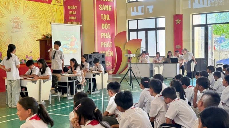 Giờ học của các em ở Trường tiểu học và trung học cơ sở Hải Sơn, xã Hải Sơn. 