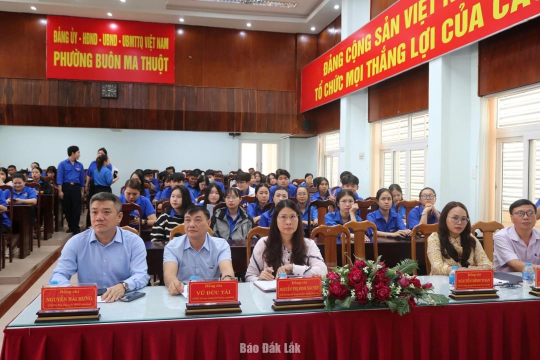 គណៈប្រតិភូ និងសមាជិកសហជីពយុវជនបានចូលរួមកម្មវិធីសន្ទនា។