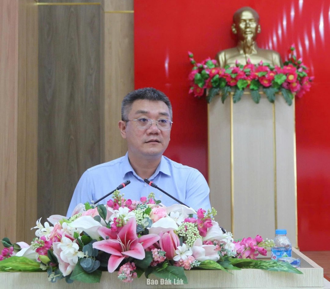 អនុលេខាគណៈកម្មាធិការបក្ស ប្រធានគណៈកម្មាធិការប្រជាជន Buon Ma Thuot Ward Nguyen Thanh Vu ថ្លែងមតិក្នុងកិច្ចសន្ទនា។