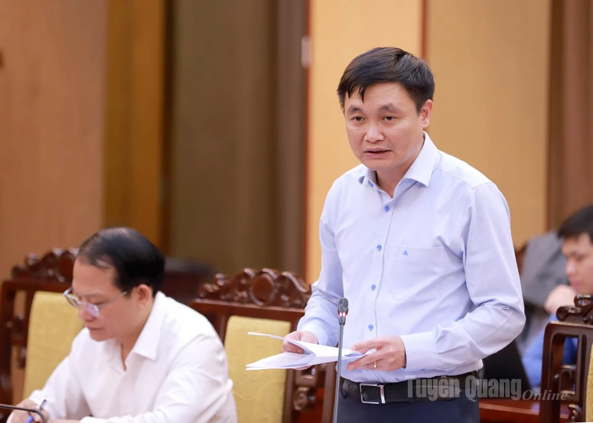 Direktören för inrikesdepartementet Do Anh Tuan presenterade rapporten om bedömning och klassificering av kvalitet för chefer för myndigheter och enheter under den provinsiella folkkommittén och ordförandena för folkkommittéer på kommunnivå (september 2025).