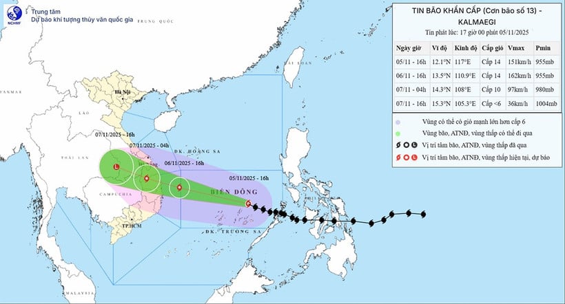 11月5日午後5時の台風13号（カルメギ）の進路と強さの予想図。