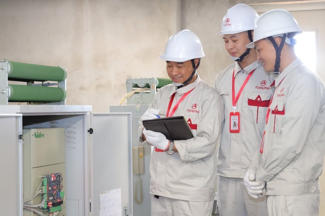 A FUJIALPHA destaca-se pela sua orientação no desenvolvimento de produtos avançados e energeticamente eficientes, adequados para espaços urbanos. Foto: Alphanam. FUJIALPHA nổi bật với định hướng phát triển sản phẩm tiên tiến, tiết kiệm năng lượng và phù hợp với không gian đô thị. Ảnh: Alphanam.