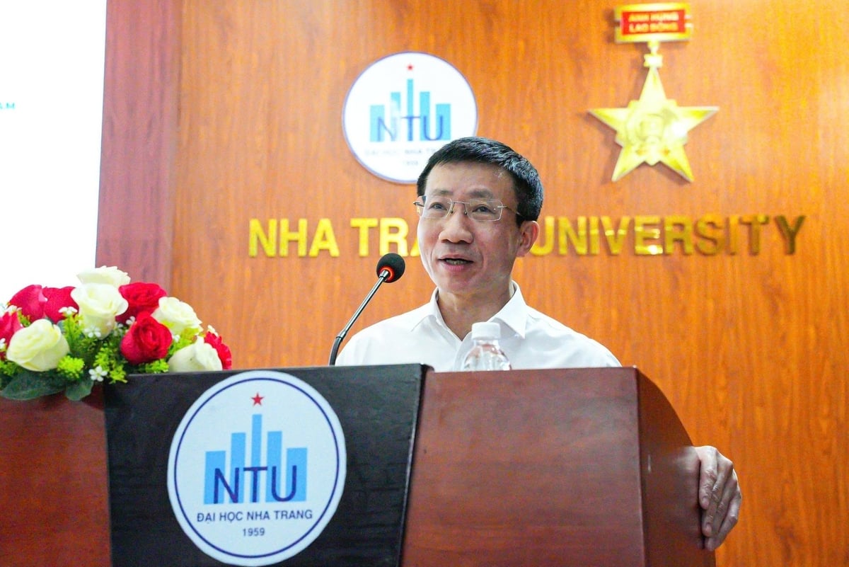 Ο Δρ. Vu Thanh Binh, Αναπληρωτής Διευθυντής του Τμήματος Επιστήμης, Τεχνολογίας και Πληροφοριών (Υπουργείο Παιδείας και Κατάρτισης), μίλησε στην τελετή έναρξης. Φωτογραφία: PC. TS. Vũ Thanh Bình, Phó Cục trưởng Cục Khoa học, Công nghệ và Thông tin (Bộ Giáo dục và Đào tạo) phát biểu tại lễ khai mạc. Ảnh: PC.