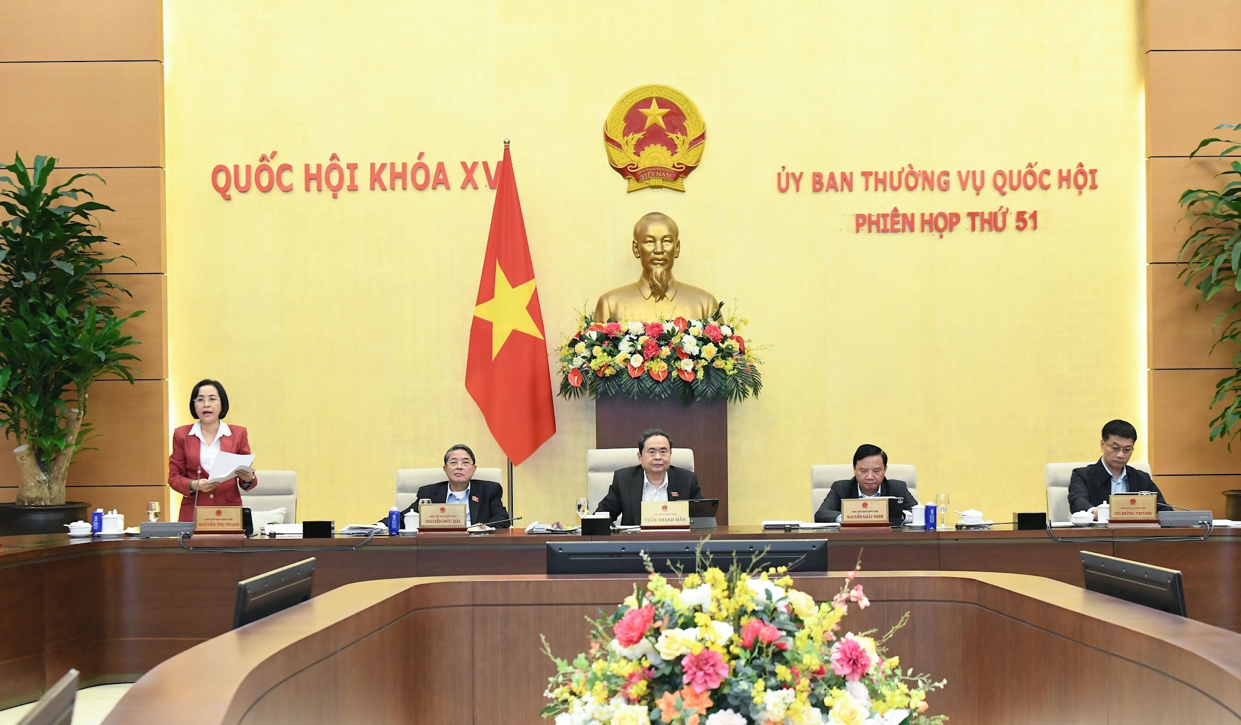 Viseformann i nasjonalforsamlingen, Nguyen Thi Thanh, ledet møtet.2