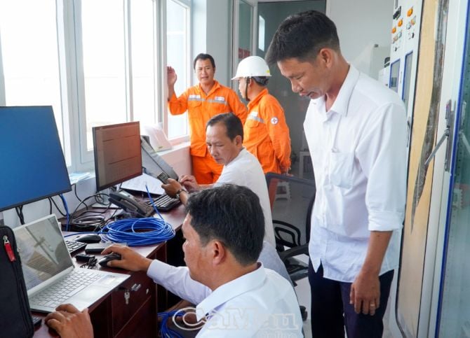 Việc quản lý vận hành các trạm biến áp trên địa bàn tỉnh đang dần được số hoá. Ảnh: Báo Cà Mau.