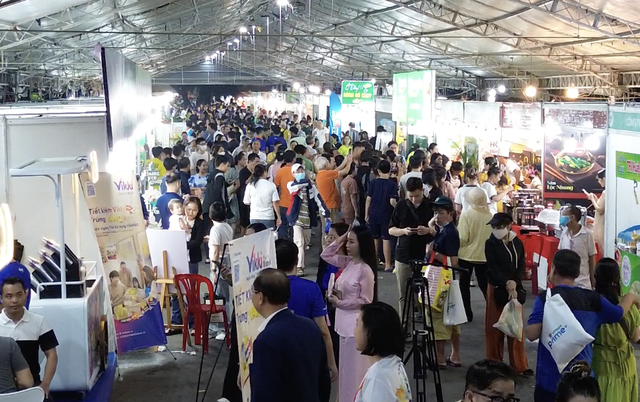 Hơn 200.000 lượt khách trải nghiệm lễ hội ẩm thực chay 2025 ở TP.HCM - Ảnh 1.