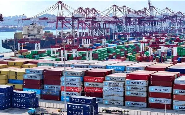 Vy över en lasthamn i Qingdao, Shandong-provinsen, Kina. Foto: THX/TTXVN