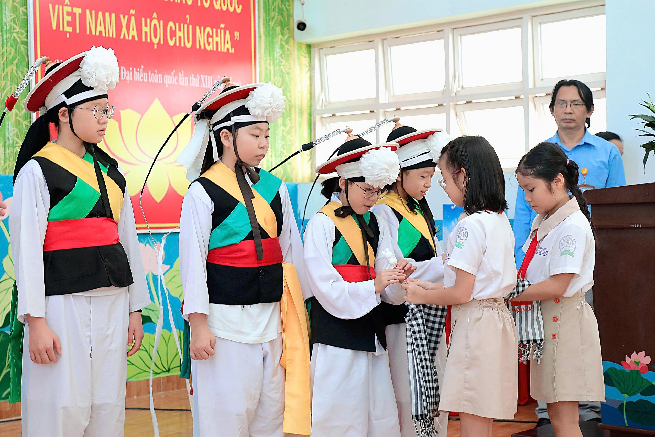 Độc đáo nông nhạc Hàn Quốc biểu diễn ở trường học TP.HCM- Ảnh 4.