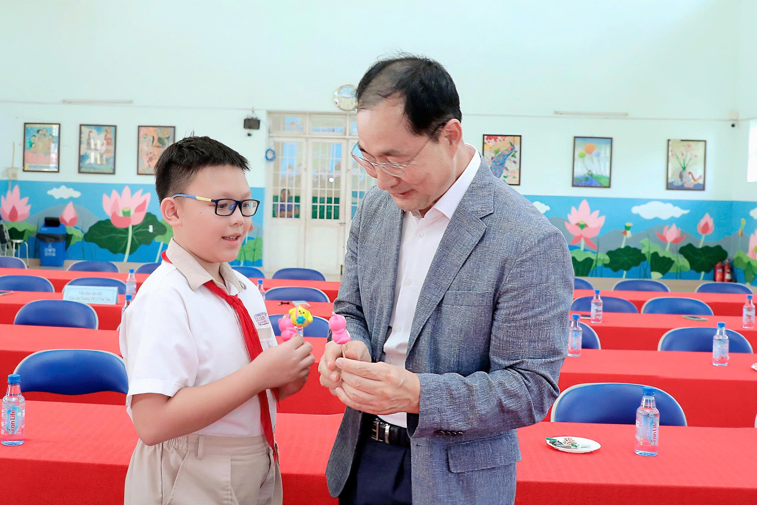 Độc đáo nông nhạc Hàn Quốc biểu diễn ở trường học TP.HCM- Ảnh 5.