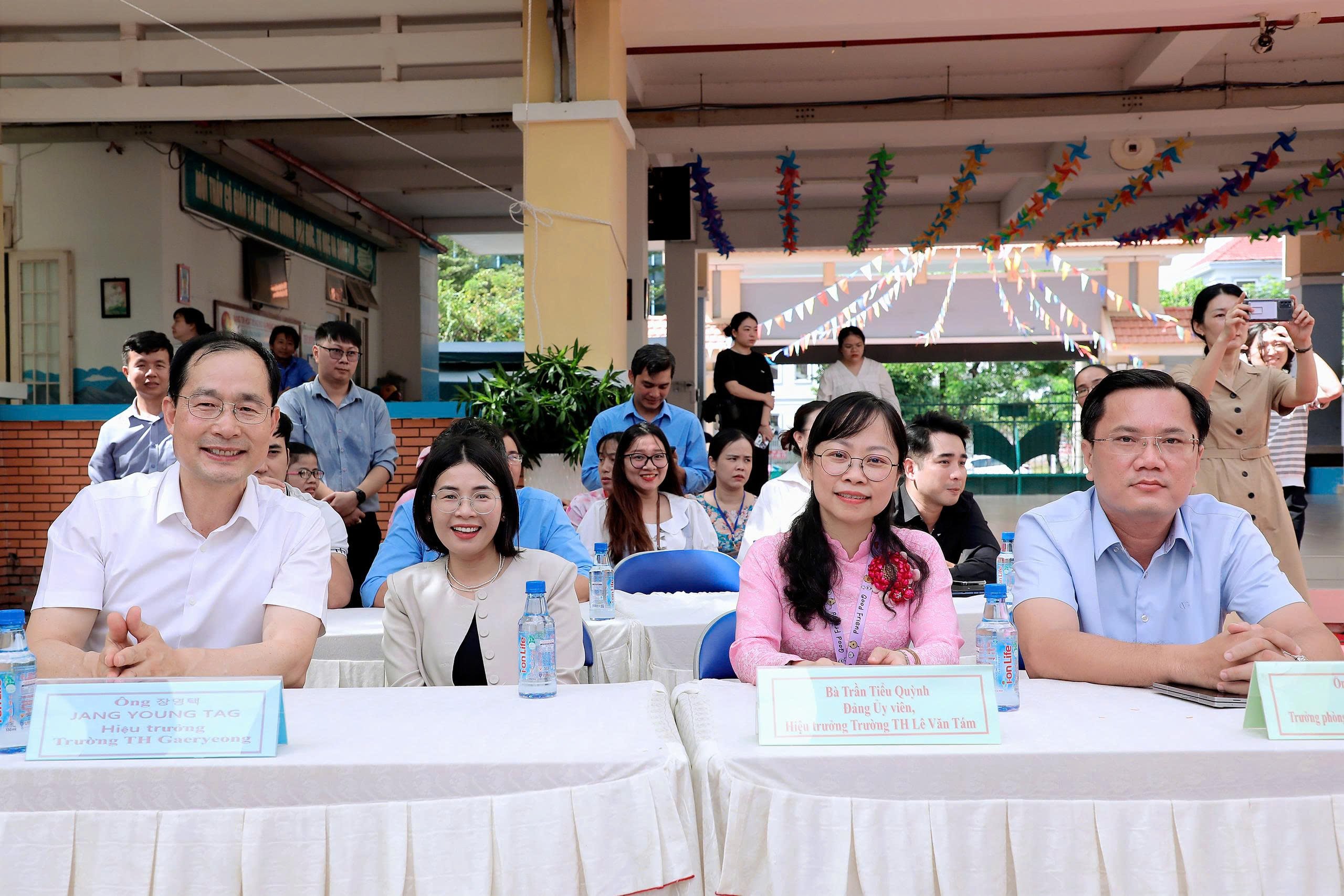 Độc đáo nông nhạc Hàn Quốc biểu diễn ở trường học TP.HCM- Ảnh 6.