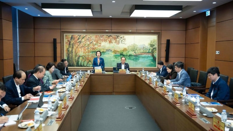 Scéna z diskusního setkání ve skupině 1, ráno 5. listopadu 2025. (Foto: Média Národního shromáždění)