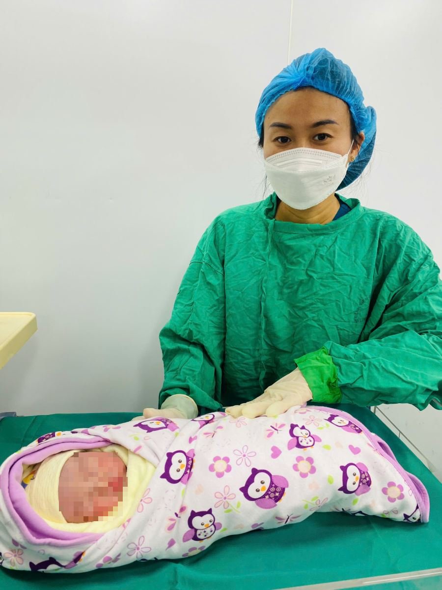 Cứu sản phụ dọa vỡ tử cung trên sẹo mổ cũ- Ảnh 1.