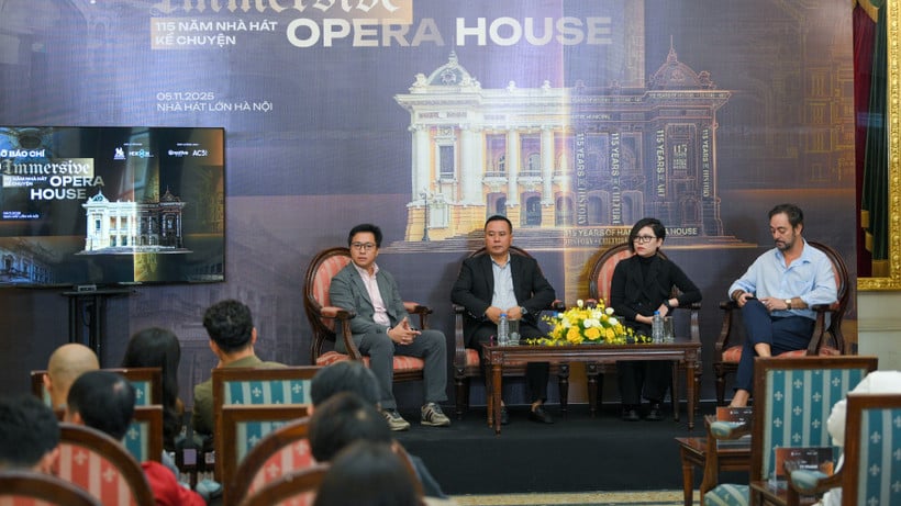 ຜູ້​ແທນ​ຄະນະ​ກຳມະການ​ຈັດ​ຕັ້ງ​ໄດ້​ແລກປ່ຽນ ​ແລະ ຕອບ​ຄຳ​ຊັກ​ຖາມ​ທີ່​ກອງ​ປະຊຸມ​ຂ່າວ.