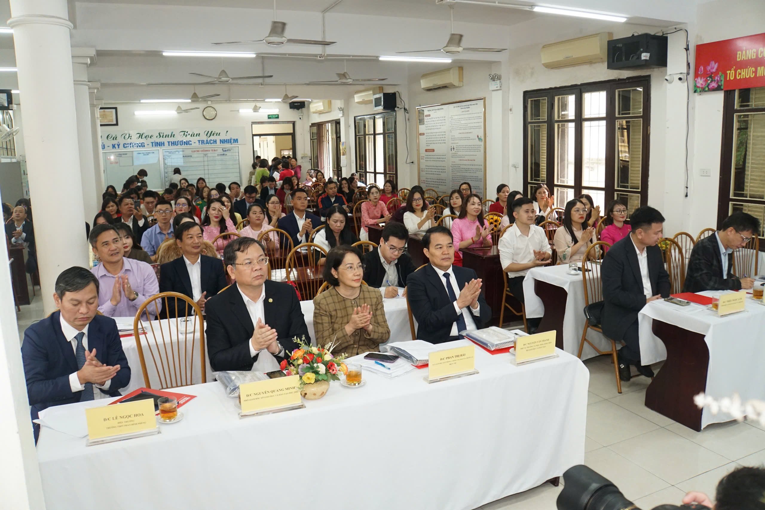 Quyết liệt ngăn chặn thuốc lá len lỏi vào nhà trường- Ảnh 1.