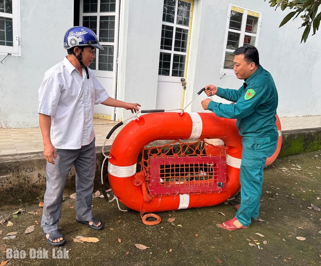 មូលដ្ឋានបានផ្ដល់នូវទ្រុងមូលដល់ភូមិ Canh Tinh ដើម្បីសកម្មក្នុងការងារជួយសង្គ្រោះក្នុងពេលមានទឹកជំនន់ និងព្យុះ។