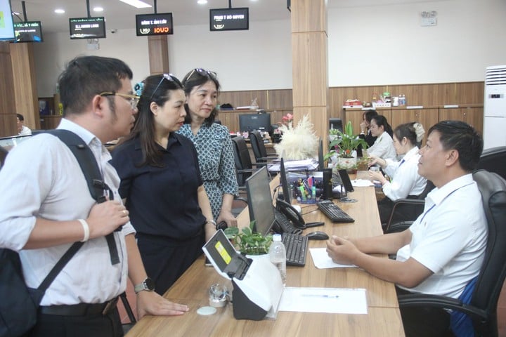 Khanh Hoa fremmer innovasjon og digital transformasjon – Bilde 1. Khánh Hòa đẩy mạnh đổi mới sáng tạo và chuyển đổi số- Ảnh 1.