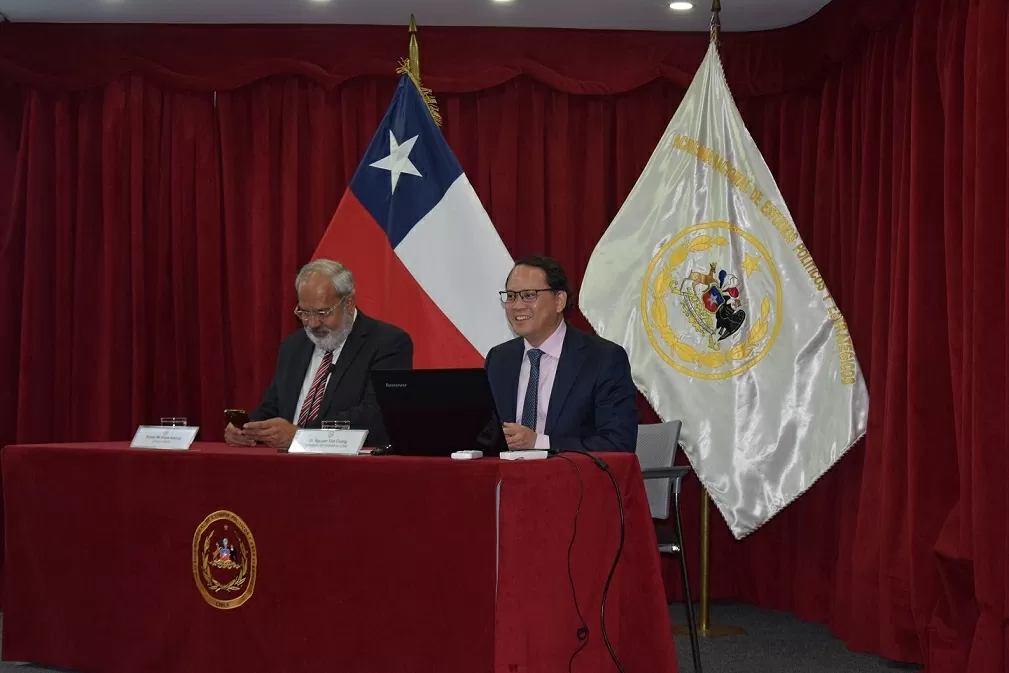 เวียดนามสนับสนุนการแก้ไขความแตกต่างทั้งหมดด้วยสันติวิธี การยับยั้งชั่งใจ และการเจรจา Việt Nam chủ trương giải quyết mọi khác biệt bằng biện pháp hòa bình, kiềm chế và đối thoại