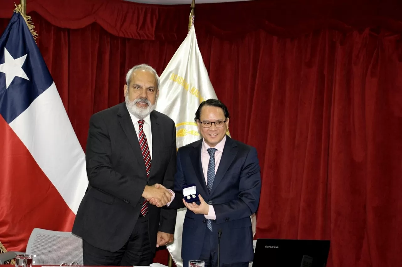 เวียดนามสนับสนุนการแก้ไขความแตกต่างทั้งหมดด้วยสันติวิธี การยับยั้งชั่งใจ และการเจรจา Việt Nam chủ trương giải quyết mọi khác biệt bằng biện pháp hòa bình, kiềm chế và đối thoại