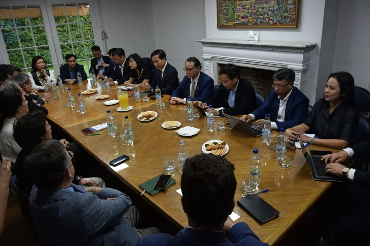 Kedutaan Besar Vietnam mendampingi delegasi Akademi Politik Nasional Ho Chi Minh untuk berkunjung dan bekerja di Chili. Đại sứ quán Việt Nam đồng hành cùng đoàn Học viện Chính trị quốc gia Hồ Chí Minh thăm và làm việc tại Chile