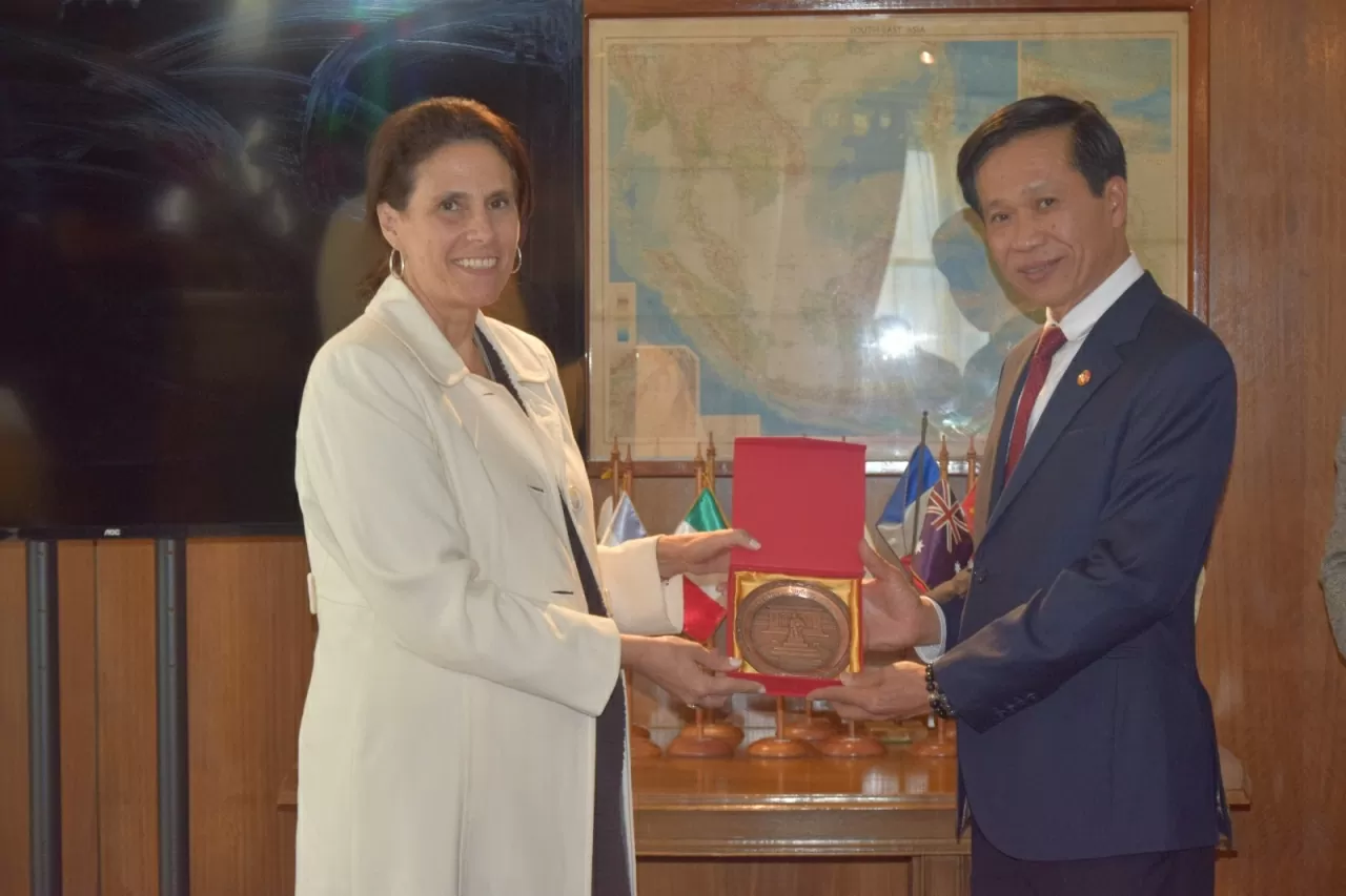 Kedutaan Besar Vietnam mendampingi delegasi Akademi Politik Nasional Ho Chi Minh untuk berkunjung dan bekerja di Chili. Đại sứ quán Việt Nam đồng hành cùng đoàn Học viện Chính trị quốc gia Hồ Chí Minh thăm và làm việc tại Chile