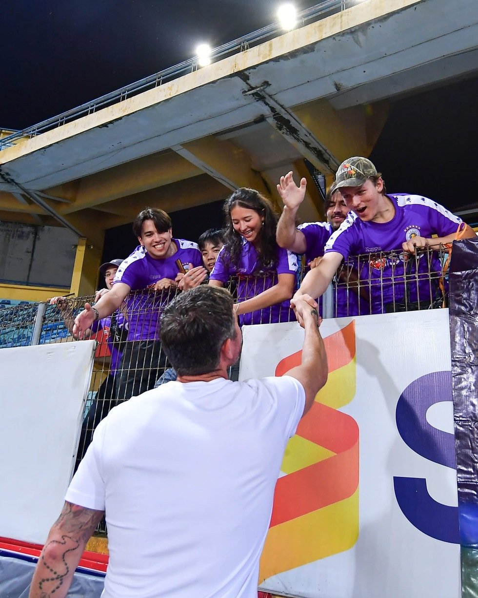 משב רוח רענן בשם הארי קיוול, מועדון הכדורגל האנוי מתעורר לחיים... - תמונה 4. Làn gió trong lành mang tên Harry Kewell, CLB Hà Nội đang hồi sinh…
- Ảnh 4.