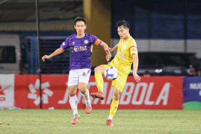 משב רוח רענן בשם הארי קיוול, מועדון הכדורגל האנוי מתעורר לחיים... - תמונה 7. Làn gió trong lành mang tên Harry Kewell, CLB Hà Nội đang hồi sinh…
- Ảnh 7.