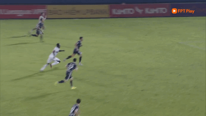 Becamex TP.HCM thắng kịch tính Hải Phòng: Cựu đội trưởng U.23 Việt Nam ‘lấy vàng’ đúng phút 89! - Ảnh 3.