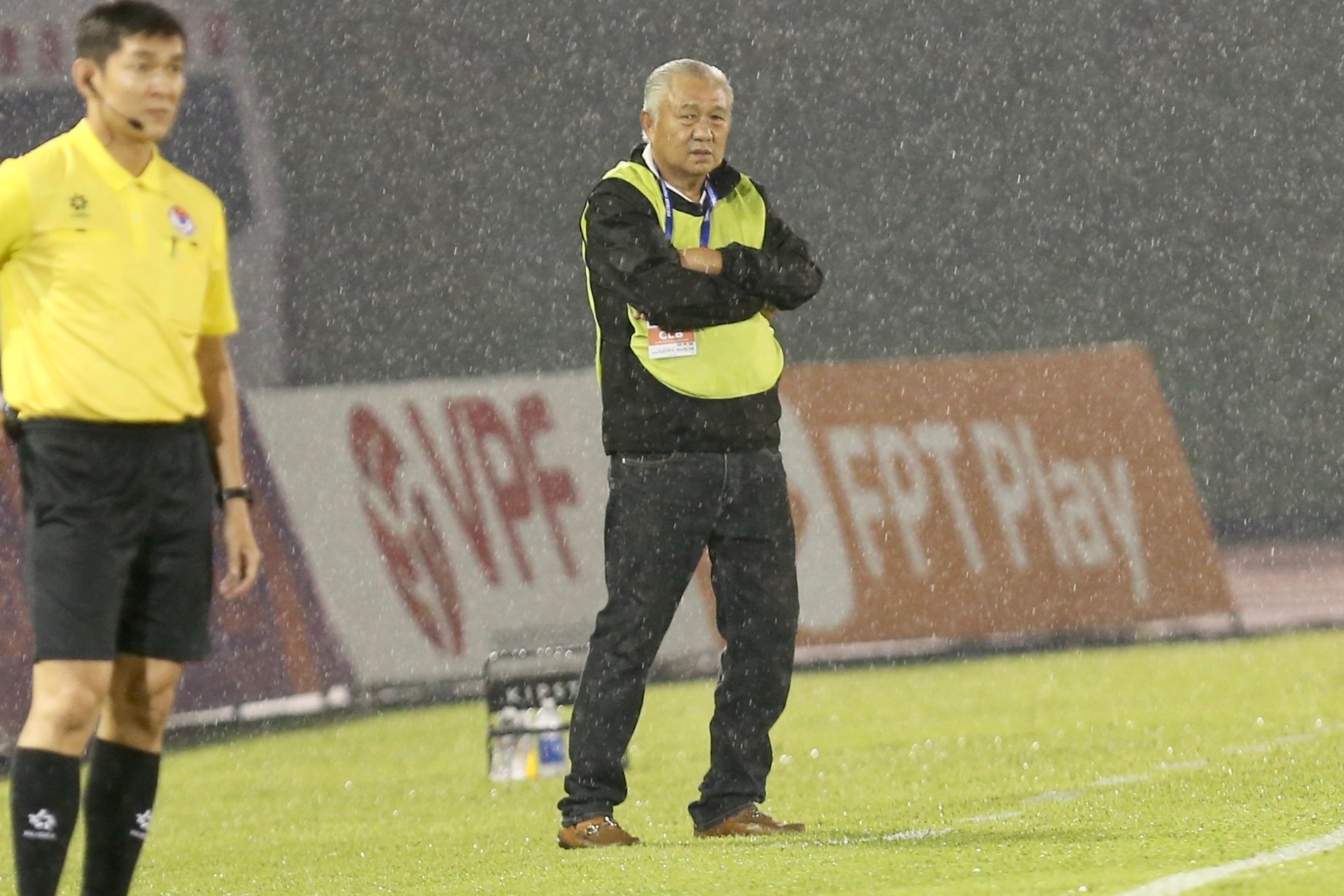 Becamex TP.HCM thắng kịch tính Hải Phòng: Cựu đội trưởng U.23 Việt Nam ‘lấy vàng’ đúng phút 89! - Ảnh 4.