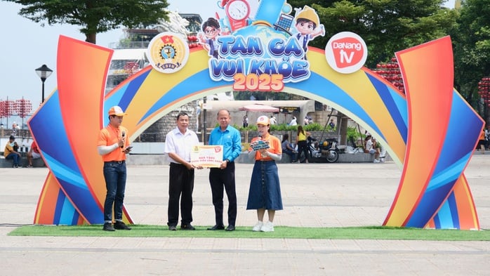 Jocul televisiv dedicat muncitorilor din Da Nang este atractiv încă de la primul episod - Fotografia 2. Game show dành riêng cho công nhân tại Đà Nẵng hấp dẫn ngay từ tập đầu tiên- Ảnh 2.