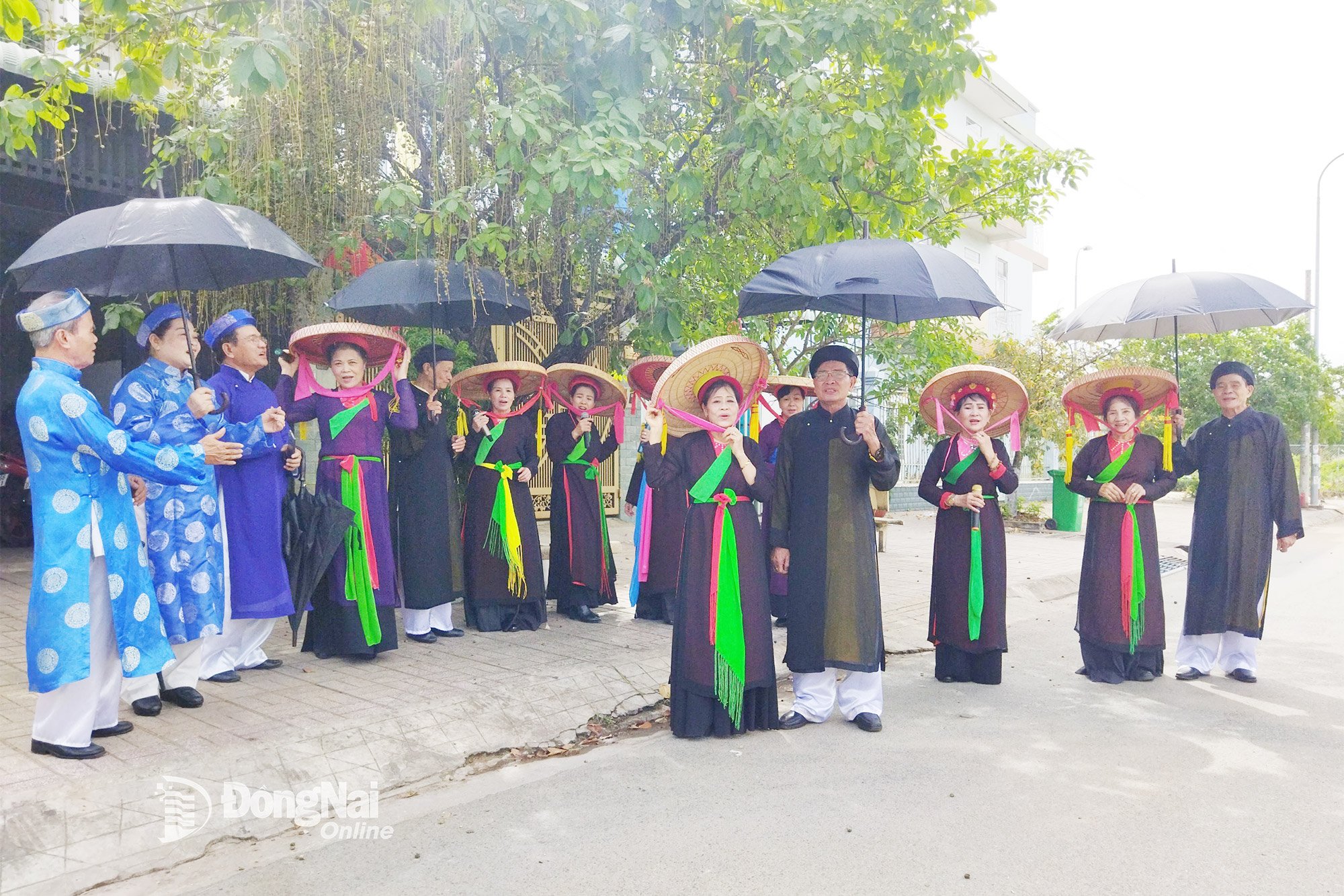 ປະຊາຊົນຢູ່ຫວອດ ເຈີ່ນບຽນ ເຂົ້າຮ່ວມບັນດາການເຄື່ອນໄຫວວັດທະນະທຳ, ສິລະປະຢູ່ເຂດດຳລົງຊີວິດ. ຮູບພາບ: My Ny