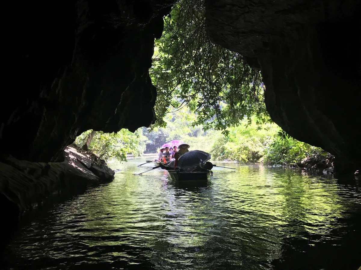 Du lịch Ninh Bình:  Gìn giữ cội nguồn để phát triển bền vững - Ảnh 2.