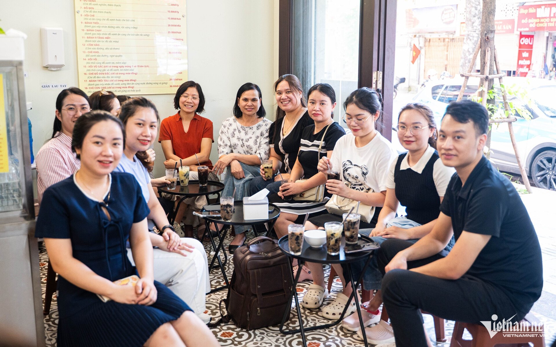 ຮ້ານຂາຍແກງຫວານ W-sixteen ຢູ່ຮ່າໂນ້ຍ.jpg