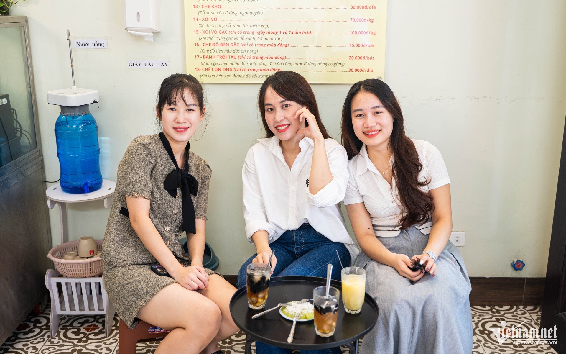 ຮ້ານຂາຍແກງຫວານ W-sixteen ຢູ່ຮ່າໂນ້ຍ.jpg