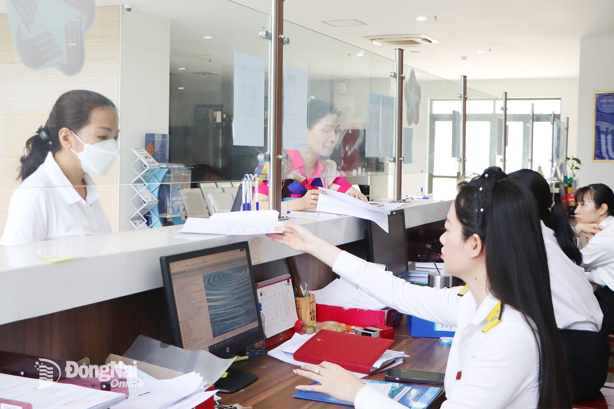 Skattebetalare utför skatteadministrativa förfaranden hos skattemyndigheterna. Foto: Ngoc Lien