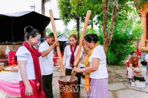 Cốm dẹp - Nét đẹp ẩm thực cúng trăng