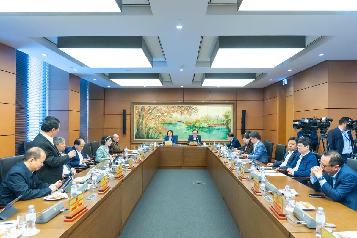 Національні збори обговорили в групах Закон про будівництво (зі змінами) та Закон про цифрову трансформацію. Quốc hội thảo luận ở tổ về Luật Xây dựng (sửa đổi), Luật Chuyển đổi số