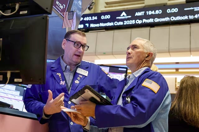 Dữ liệu tích cực xoa dịu lo ngại định giá, chứng khoán Mỹ duy trì sắc xan