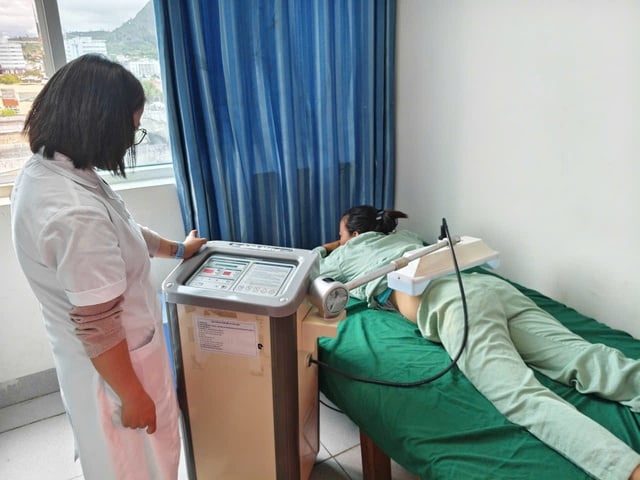 מטופל בן 39 עם אוטם מוחי והימפלגיה החלים לחלוטין לאחר שטופל בשילוב של רפואה פנימית ורפואה מסורתית - תמונה 1. Bệnh nhân 39 tuổi nhồi máu não, liệt nửa người phục hồi hoàn toàn sau khi được điều trị nội khoa kết hợp Y học cổ truyền- Ảnh 1.