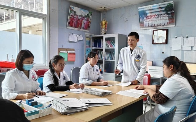 מטופל בן 39 עם אוטם מוחי והימפלגיה החלים לחלוטין לאחר שטופל בשילוב של רפואה פנימית ורפואה מסורתית - תמונה 2. Bệnh nhân 39 tuổi nhồi máu não, liệt nửa người phục hồi hoàn toàn sau khi được điều trị nội khoa kết hợp Y học cổ truyền- Ảnh 2.