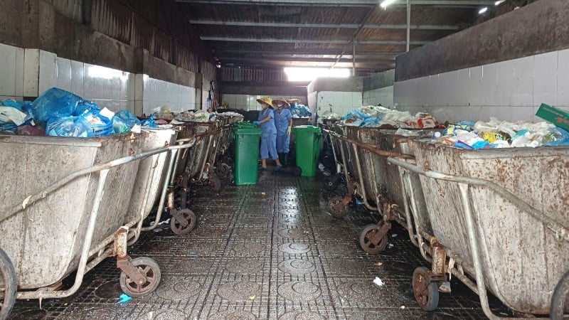 Zonă de depozitare a deșeurilor medicale dintr-un spital.