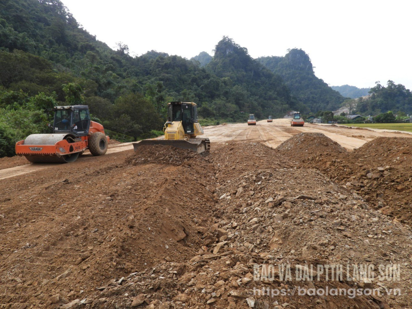 Aannemers organiseren zich om de bouw van het snelwegproject Dong Dang (Lang Son) - Tra Linh (Cao Bang) te versnellen