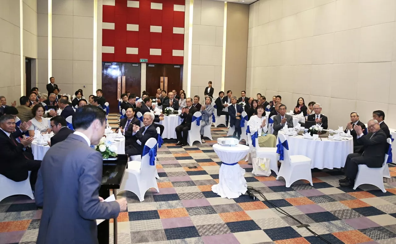 Viseminister Dang Hoang Giang gratulerte med 30-årsjubileet for etableringen av Japan-Vietnam vennskapsforening i Kansai-regionen. (Foto: Thanh Long) Thứ trưởng Đặng Hoàng Giang gửi lời chúc mừng kỷ niệm 30 năm thành lập Hội hữu nghị Nhật - Việt khu vực Kansai. (Ảnh: Thành Long)