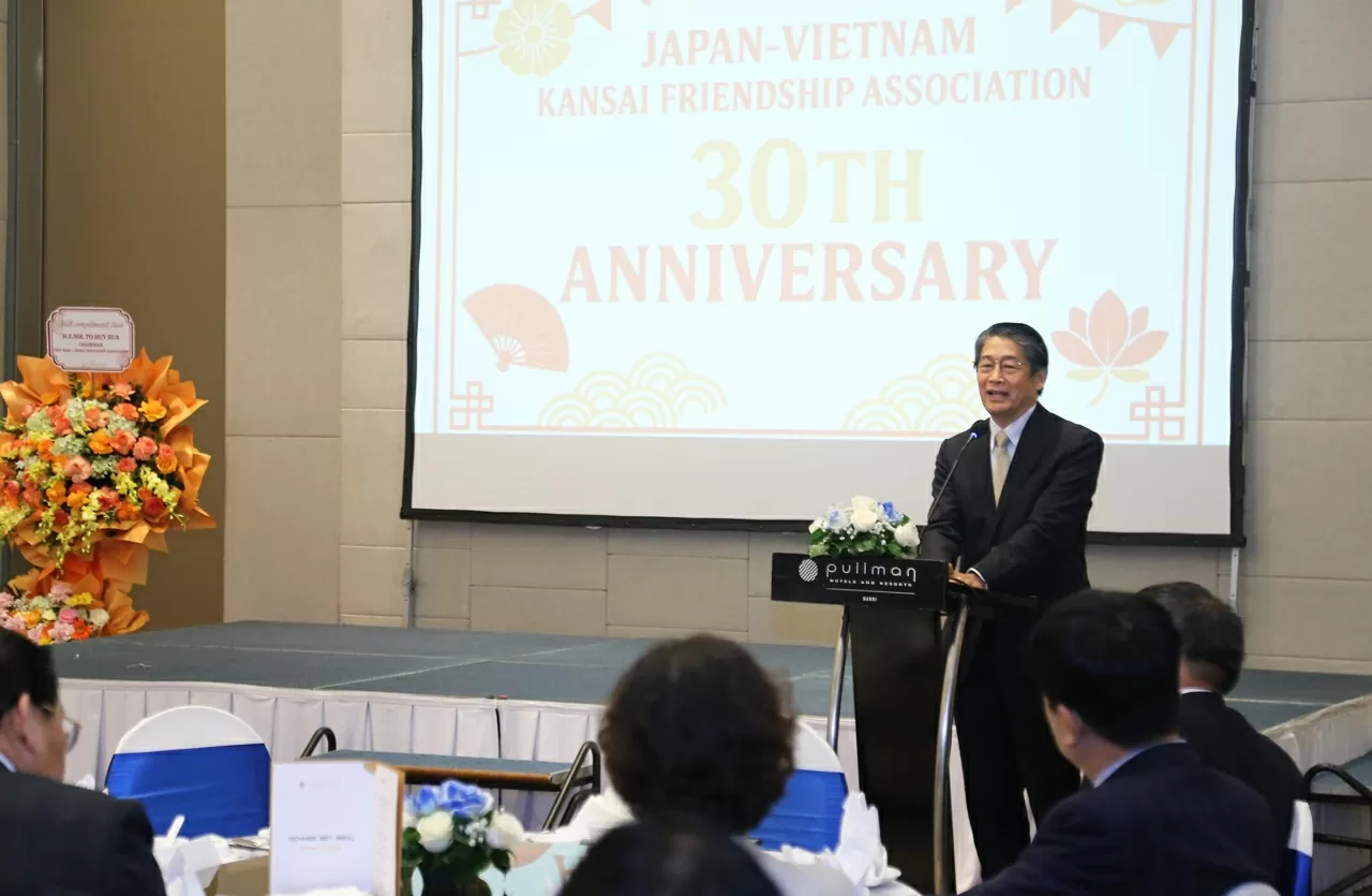 Den japanske ambassadøren til Vietnam, Ito Naoki, lovet å samarbeide med foreningen for å bidra til det gode forholdet mellom de to landene. (Foto: Thanh Long) Đại sứ Nhật Bản tại Việt Nam Ito Naoki cam kết sẽ phối hợp cùng với Hội cống hiến cho mối quan hệ tốt đẹp giữa hai nước. (Ảnh: Thành Long)