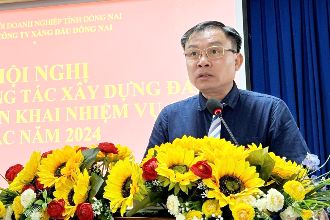 Ông Phạm Văn Nam Bí thư Đảng uỷ, Chủ tịch kiêm Giám đốc phát biểu chỉ đạo tại Hội nghị triển khai công tác của Công ty.
