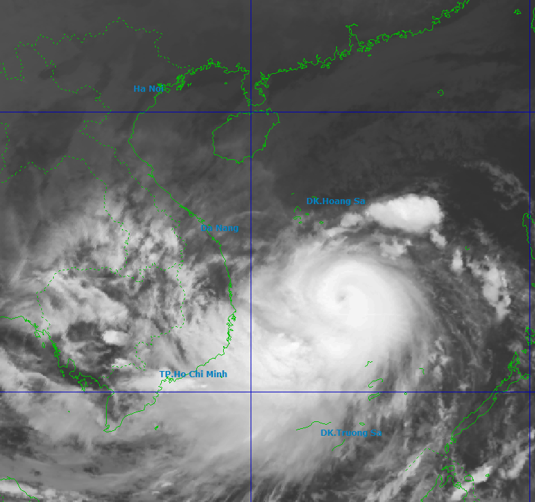 Thời tiết hôm nay (6-11): Vào 4 giờ sáng nay, bão Kalmaegi cách Quy Nhơn (Gia Lai) khoảng 450km về phía Đông Đông Nam, gió giật cấp 17. Ảnh: nchmf.gov.vn