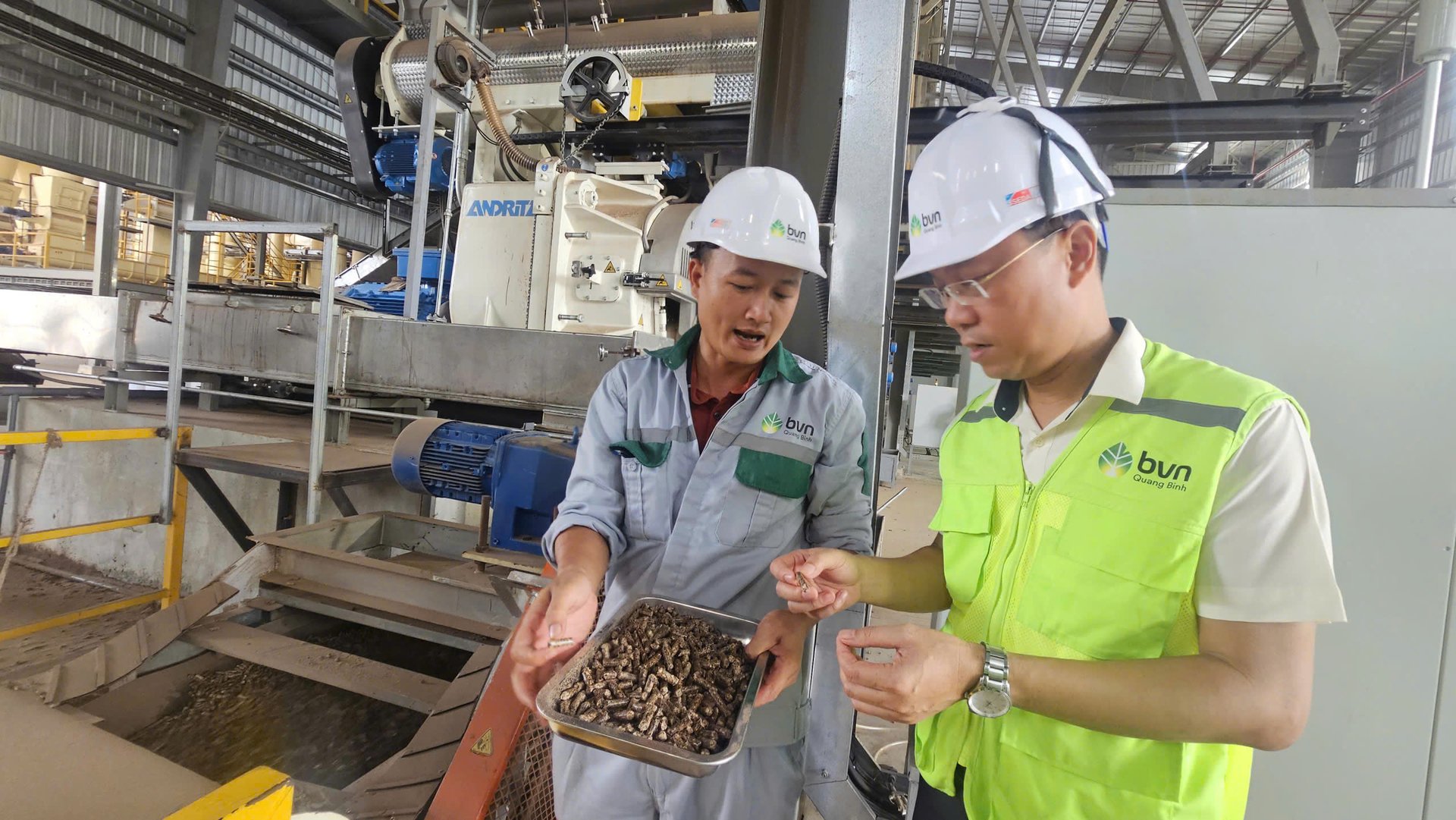 Produk tablet diekspor ke Jepang, Korea, dan Eropa. Foto: T. Phung. Sản phẩm viên nén được xuất khẩu sang thị trường Nhật Bản, Hàn Quốc và châu Âu. Ảnh: T. Phùng.